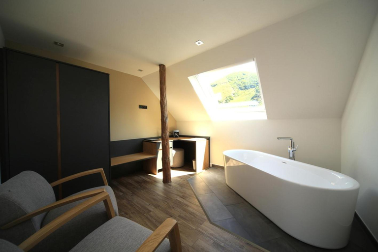 Bathroom 7
