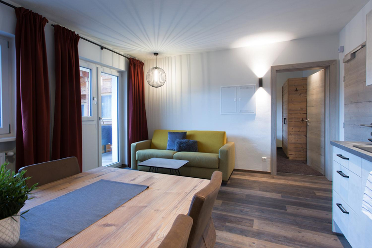 Bedroom 3, Aparthotel Tyrol, Reutte