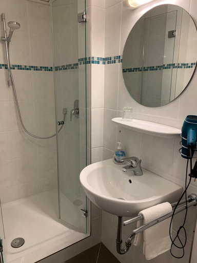 Bathroom 3, Hotel-Restaurant Haus Waldesruh, Borken