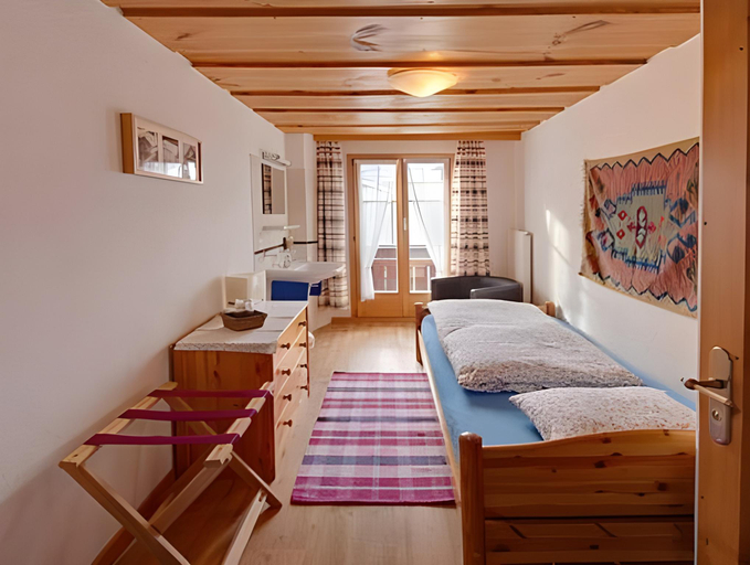 Bedroom 2, Hotel Bahnhof, Visp