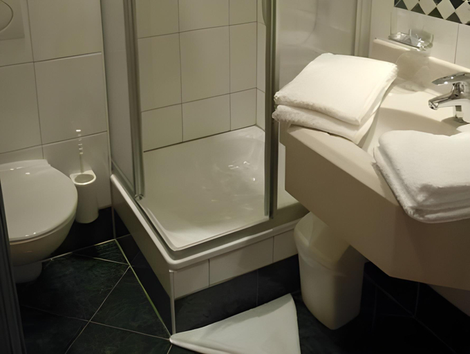 Bathroom 3, Hotel & Appartement Auerhahn, Tamsweg