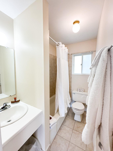 Bathroom 3, Oasis by the Bay Vacation Suites, Lake Hurron