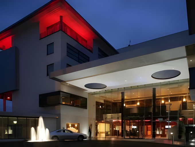Exterior & Views