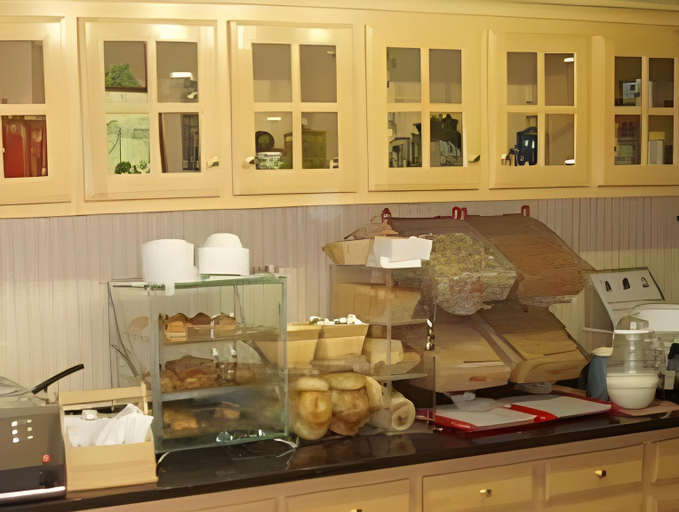 Food & Drinks 5, Alexis Inn and Suites Hotel, Davidson