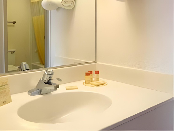 Bathroom 4, Clarion Pointe Near Erie Casino, Erie
