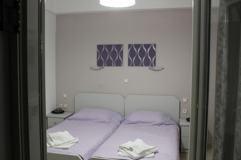Others 4, John Akroyiali, Crete