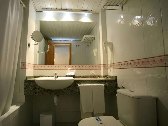 Bathroom 4, Aparthotel Duquesa Playa, Baleares