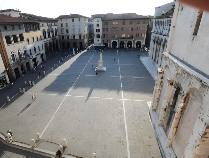 Others 5, Palazzo Rocchi, Lucca