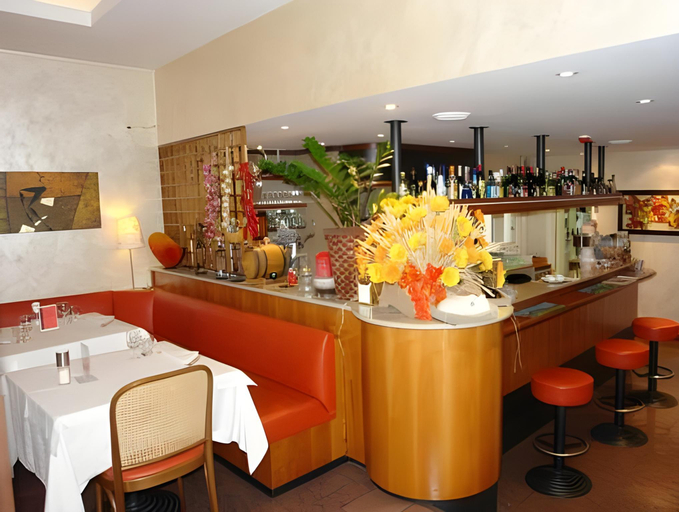 Food & Drinks 4, Bahnhof Haus, Como