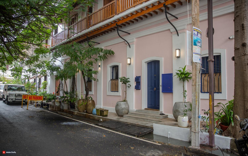 Exterior & Views