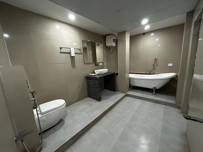 Bathroom 2, The Heritage, Dumka