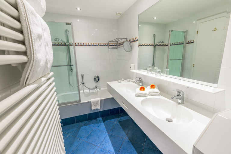 Bathroom 4, Hotel Antonius, Bludenz