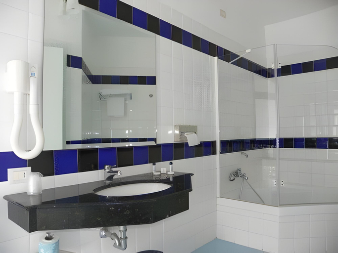 Bathroom 2, Rada Siri Hotel, Catanzaro