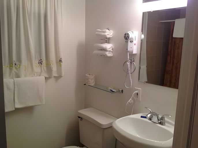 Bathroom 2, Holiday Motel Bend, Deschutes