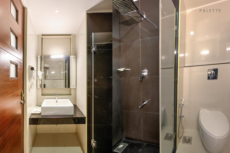 Bathroom 4, Hotel Pioneer Grand Palace, Kanniyakumari