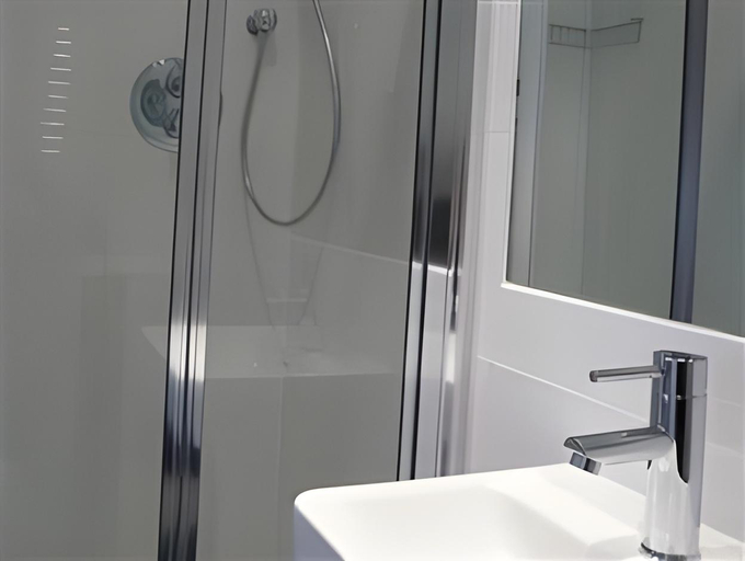 Bathroom 3, Notting Hill Serviced Apartments, London