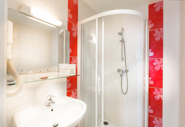 Bathroom 4, Hotel Clos d'Alesia, Paris