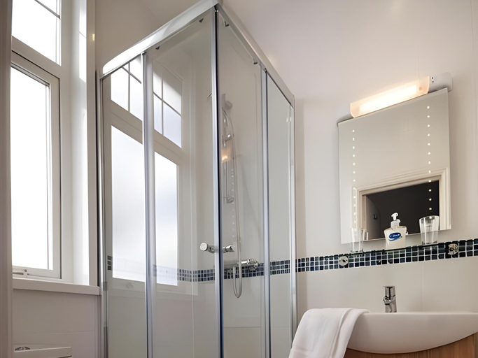 Bathroom 3, The Paris Hotel, Cornwall
