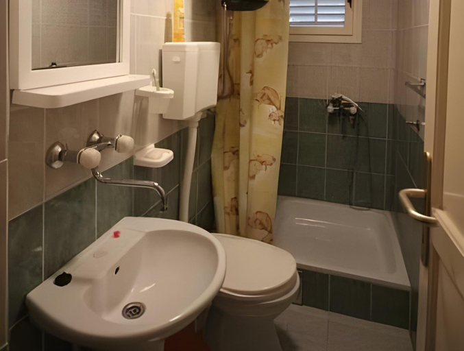 Bathroom 3, Apartments MM