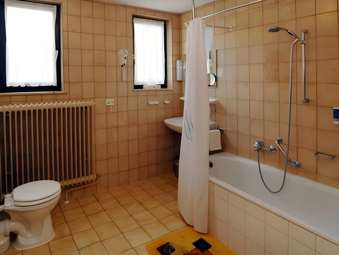 Bathroom 3, Hotel Fantasie, Ansbach