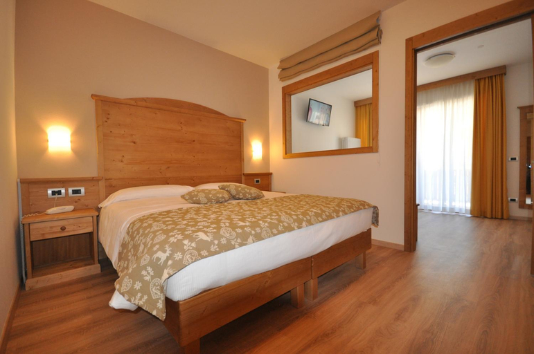 Bedroom 2, Hotel Select, Trento