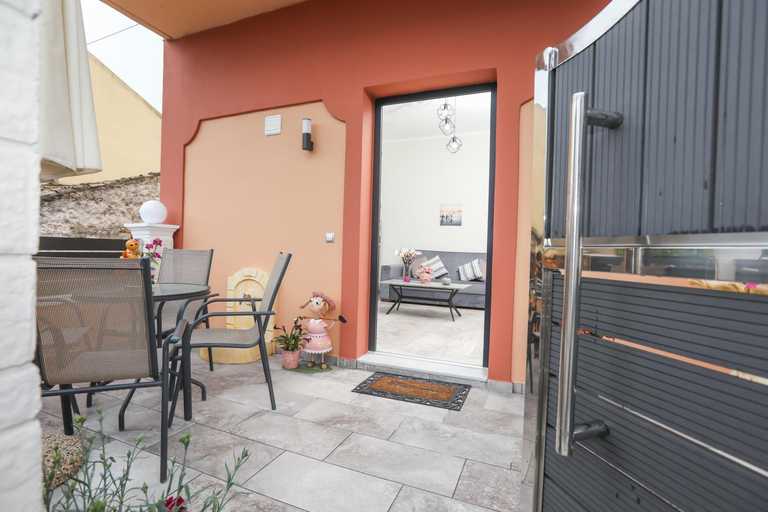 Others 3, Dellis House, Ionian Islands