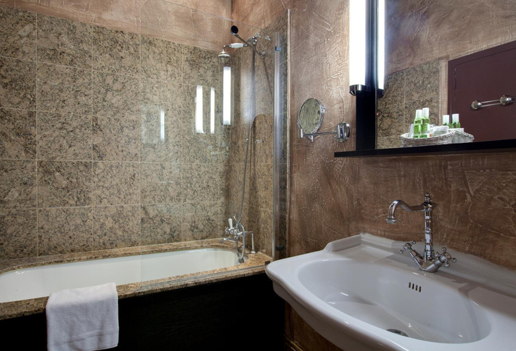 Bathroom 4, Le Pavillon De Gouffern, Orne