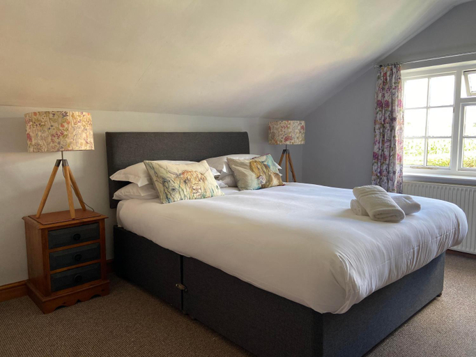 Others 3, Three Horseshoes Inn, Herefordshire