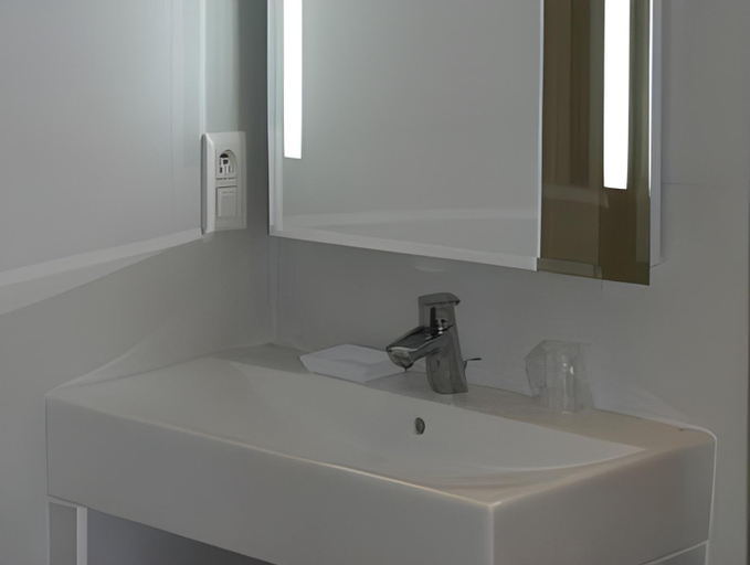 Bathroom 3, Hotel du Soleil et Spa, Bouches-du-Rhône
