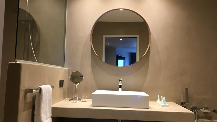 Bathroom 3, Hotel de la Plage - Saint Jean de Luz, Pyrénées-Atlantiques