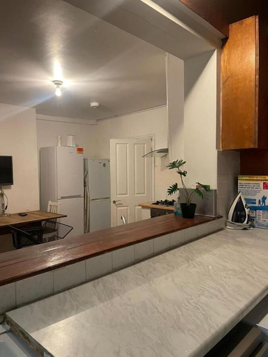 Others 5, Lovely Apartment Balham F4, London