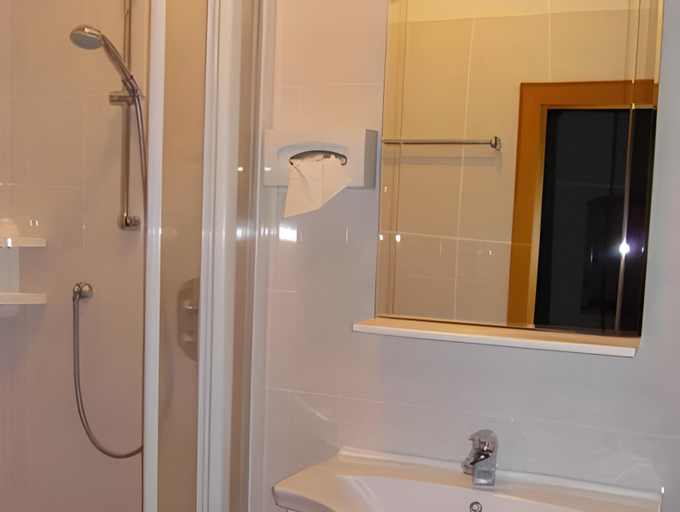Bathroom 4, Vineus Tramin, Bolzano