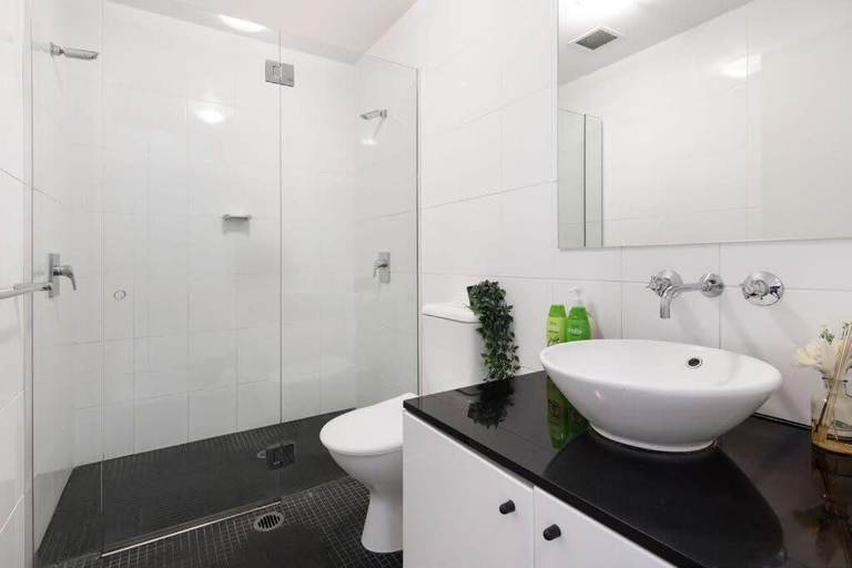 Bathroom 4, A Stylish & Bright Suite Next to Darling Harbour, Sydney