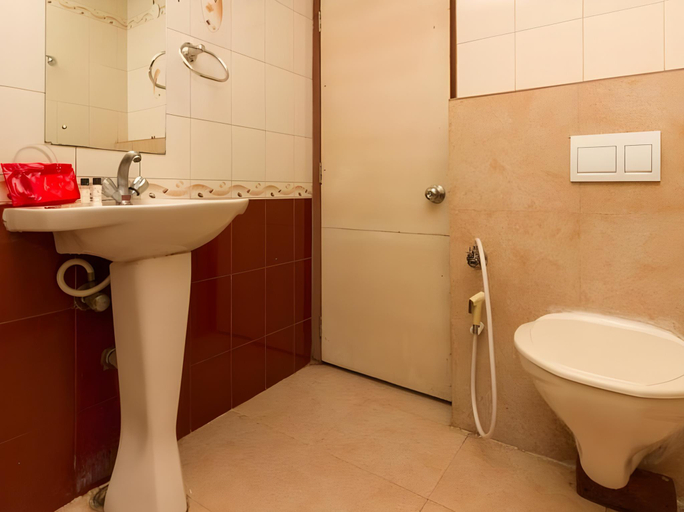 Bathroom 4, Hotel Richmond Residency, Bangalore
