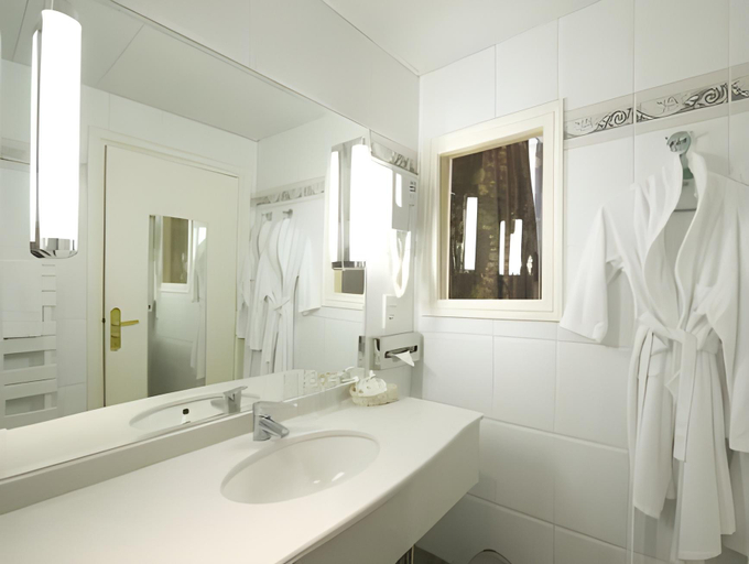 Bathroom 5, Chateau De Sancy, Seine-et-Marne