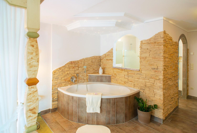 Bathroom 3, Hubengut Bed and Breakfast, Sankt Johann im Pongau
