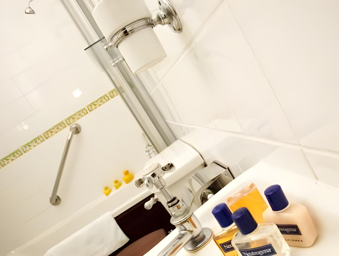 Bathroom 4, The Snooty Fox, Gloucestershire