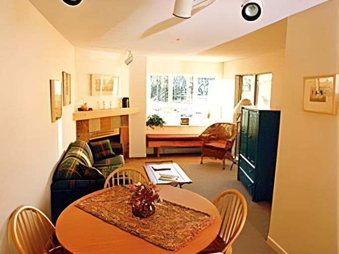 Others 5, Marketplace Lodge, Squamish-Lillooet