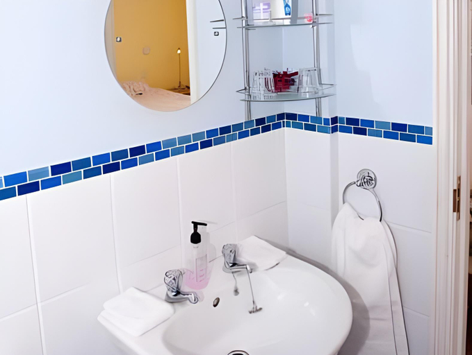 Bathroom, Holbrook B&B, Dorset