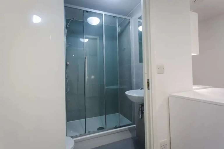 Bathroom 5, Student Only The Cube Ealing, London