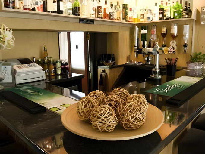 Food & Drinks 5, Chester Court Hotel, Cheshire West and Chester