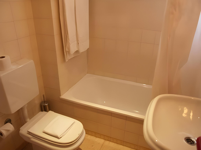 Bathroom 3, Hotel Apartamento Porto Côvo, Sines
