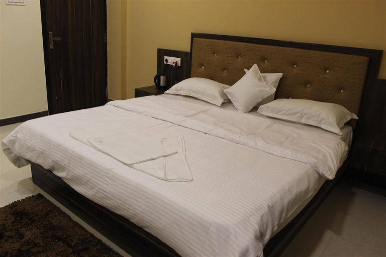 Others 2, Hotel Shri Sharanam, West Nimar