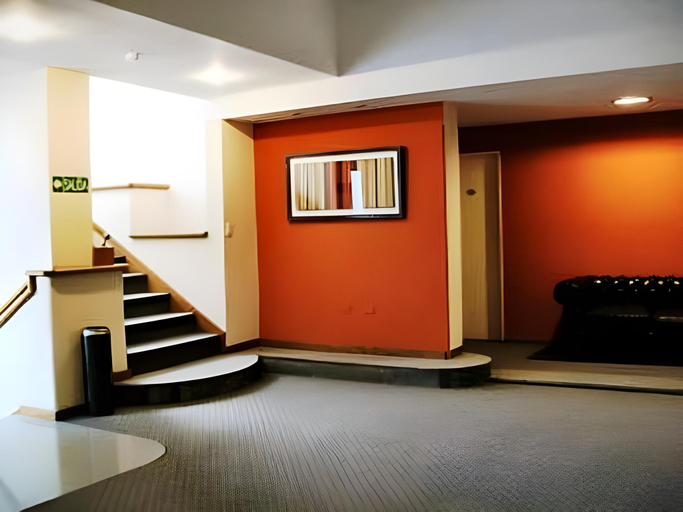 Others 5, Hotel Felipe II, Capital