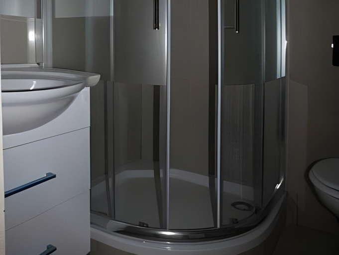 Bathroom 2, Hotel Atlas Sport, Garmisch-Partenkirchen