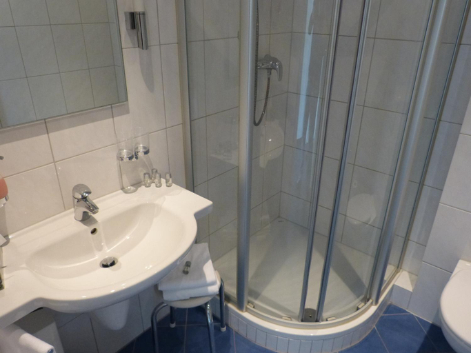 Bathroom 2, Haus am See - Gochness, Kleve
