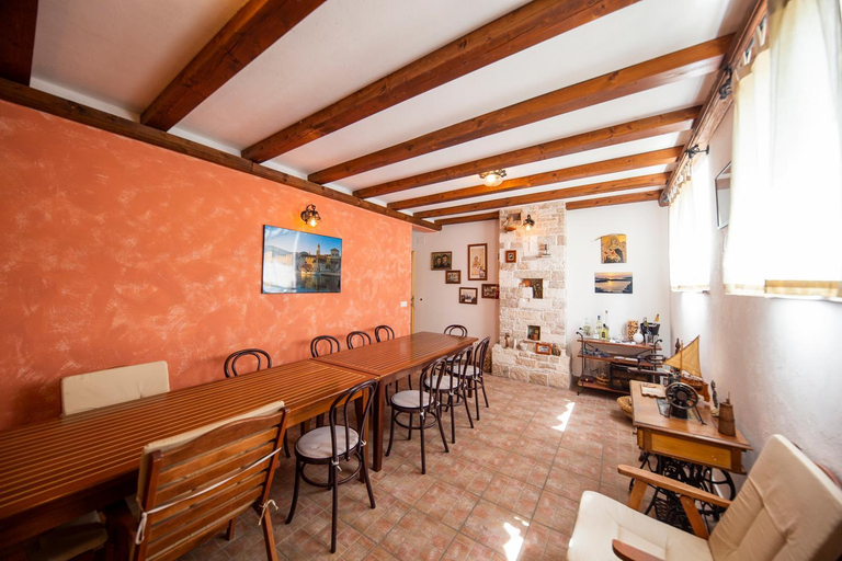 Food & Drinks, Apartments Leonarda, Murter