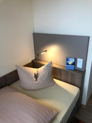 Bedroom 3, Hotel Peterchens Mondfahrt, Fulda