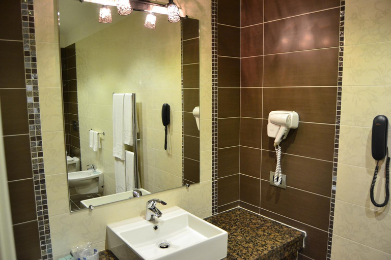 Bathroom 10