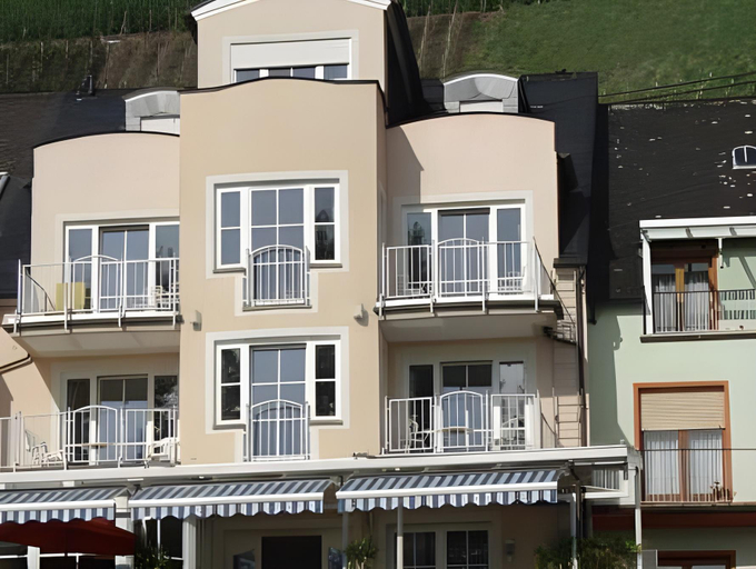 Exterior & Views 1, Hotel Zur Traube, Bernkastel-Wittlich